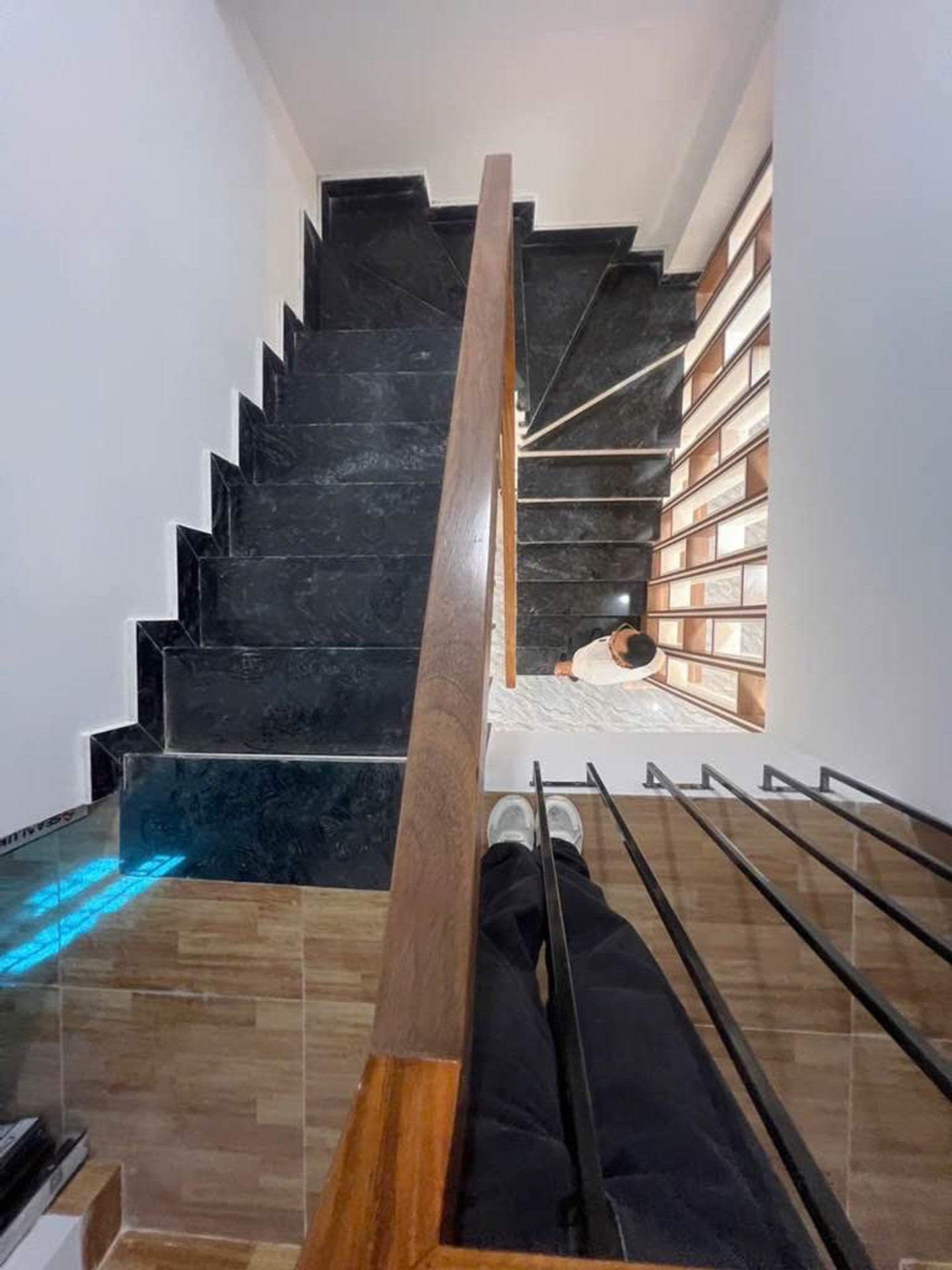 Bán nhà Định Công Hạ - diện tích 42m2 3 tầng - Lô góc 2 mặt tiền - giá 3,35 tỷ