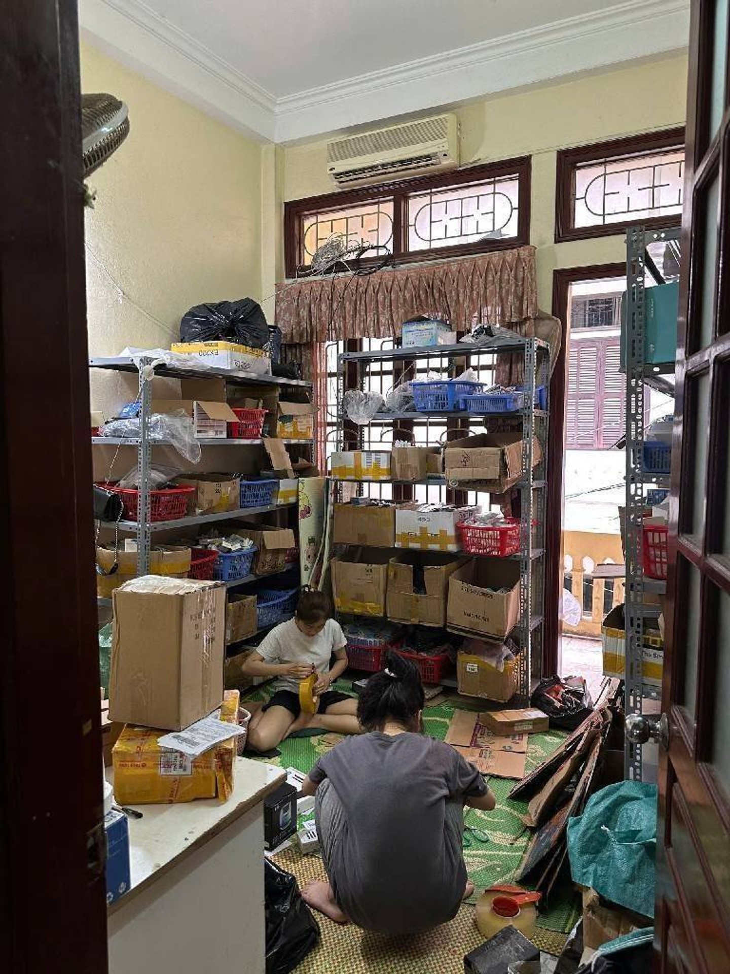 Bán nhà Ngọc Hồi - diện tích 36m2 4 tầng - Ô tô vào trong nhà - giá 11,95 tỷ