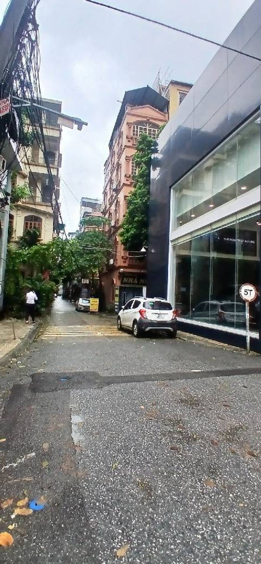 Bán nhà Ngọc Hồi - diện tích 36m2 4 tầng - Ô tô vào trong nhà - giá 11,95 tỷ