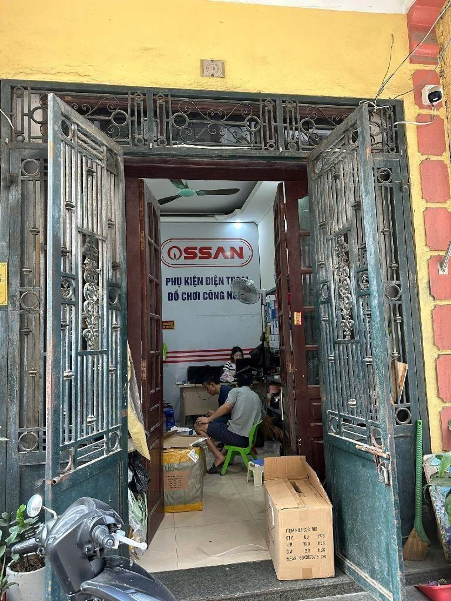 Bán nhà Ngọc Hồi - diện tích 36m2 4 tầng - Ô tô vào trong nhà - giá 11,95 tỷ