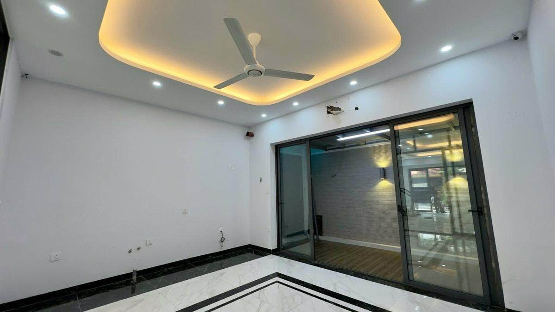 Bán nhà Ngõ 2 Phùng Khoang - diện tích 75m2 4 tầng - Ô tô tránh - giá 27,5 tỷ