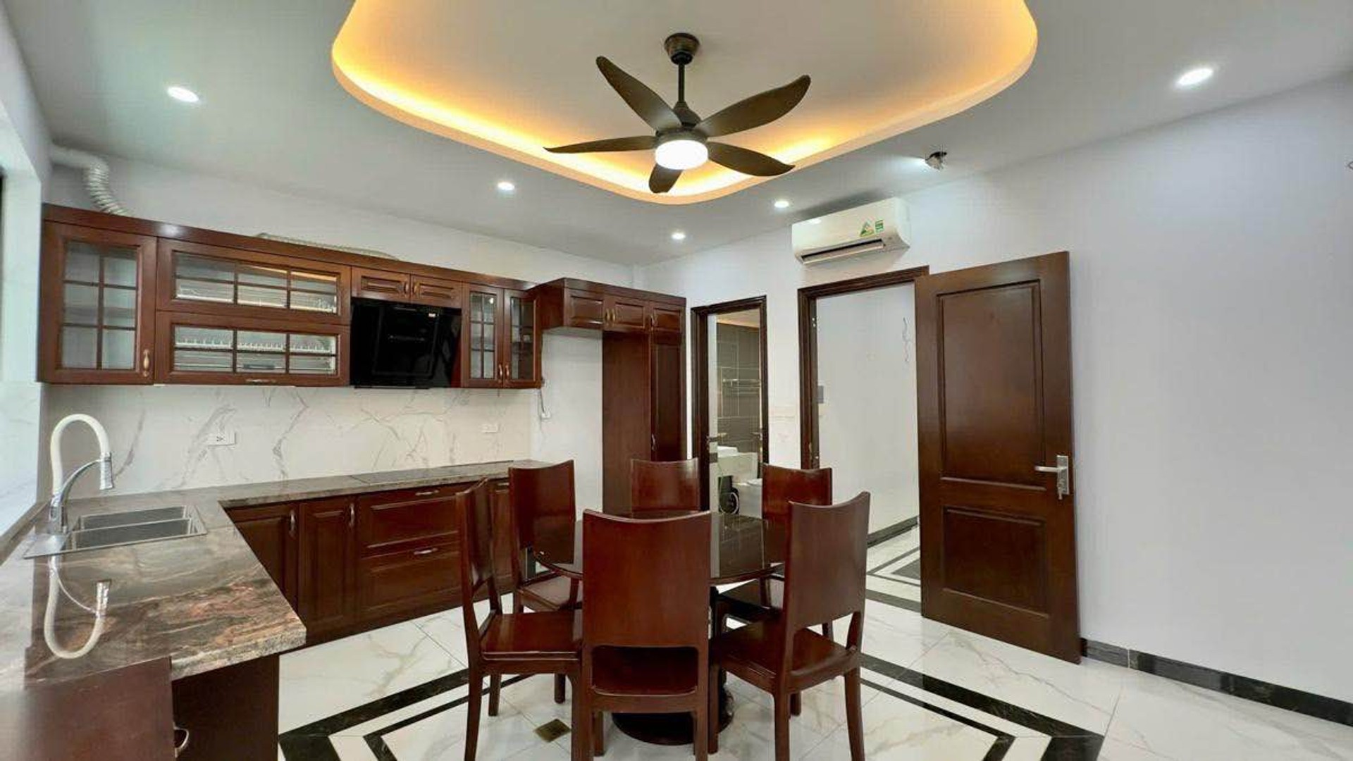 Bán nhà Ngõ 2 Phùng Khoang - diện tích 75m2 4 tầng - Ô tô tránh - giá 27,5 tỷ