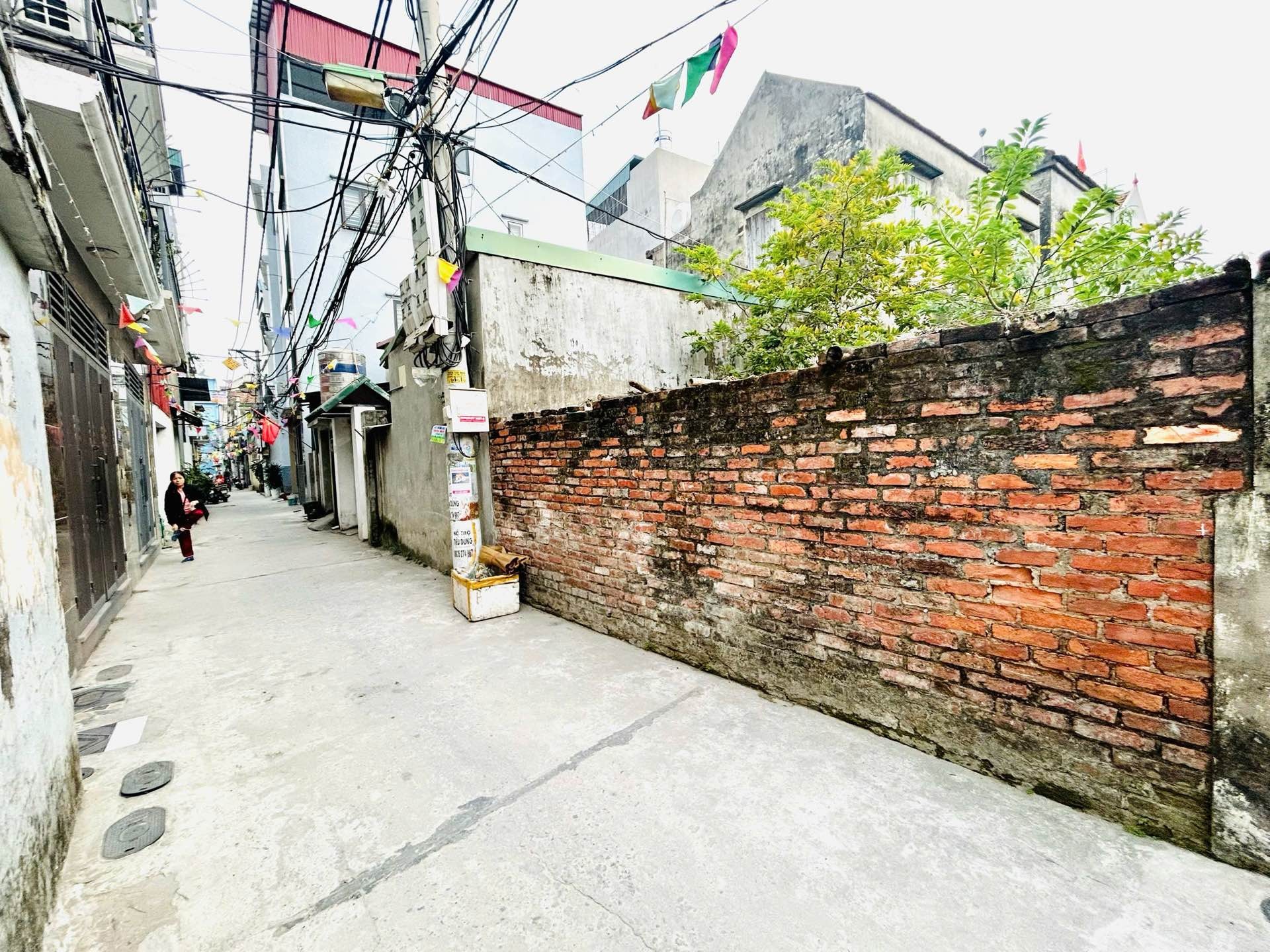Bán nhà Yên Duyên - diện tích 125m2 5 tầng - Đất đẹp, ngõ thông - giá 16,8 tỷ