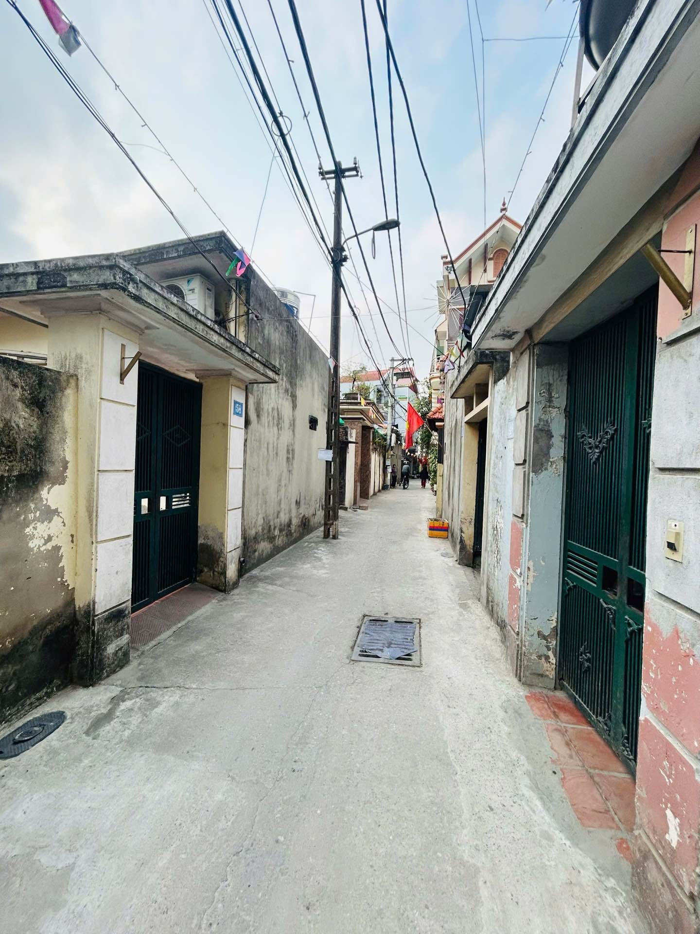 Bán nhà Yên Duyên - diện tích 125m2 5 tầng - Đất đẹp, ngõ thông - giá 16,8 tỷ