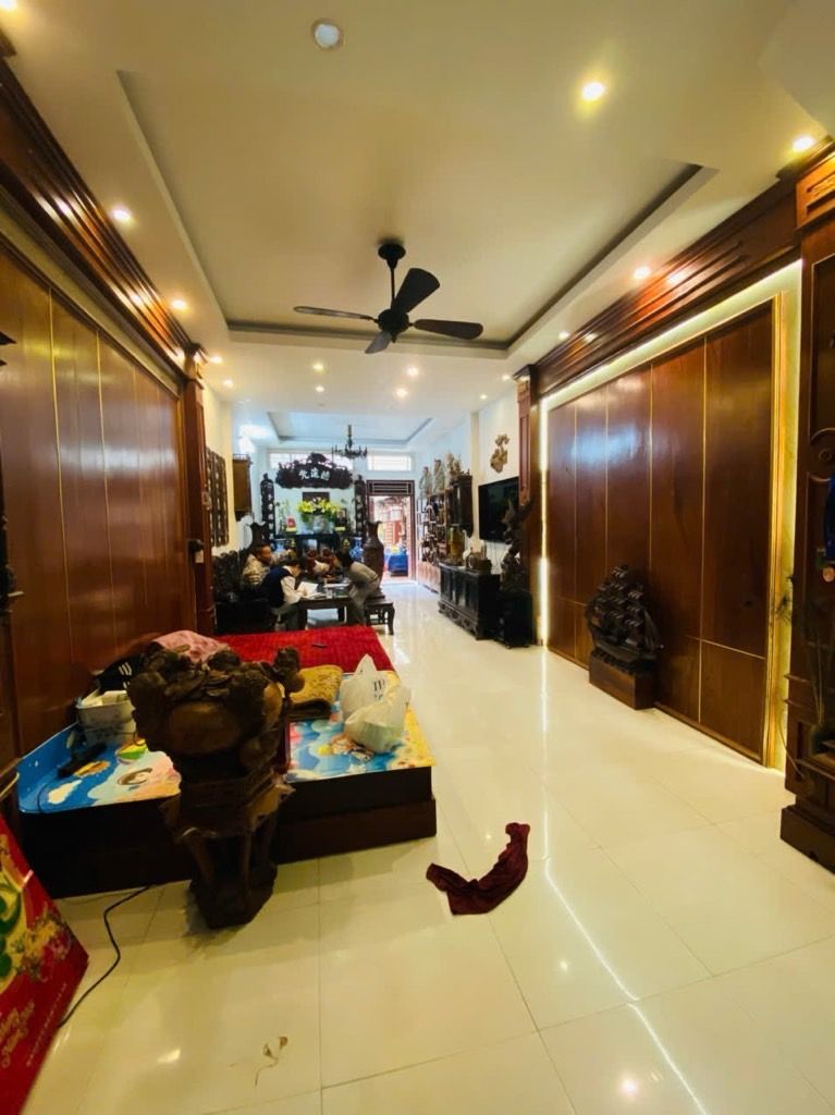 Bán nhà Tân Mai - diện tích 83m2 4 tầng - Ô tô đỗ cửa - giá 25 tỷ