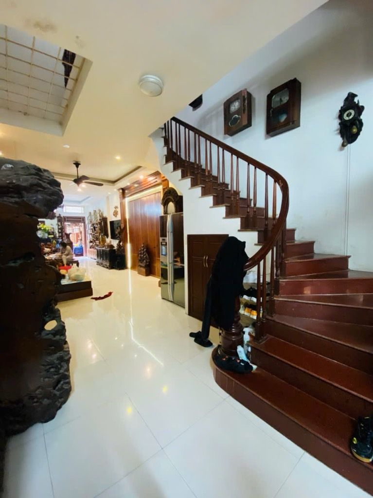 Bán nhà Tân Mai - diện tích 83m2 4 tầng - Ô tô đỗ cửa - giá 25 tỷ