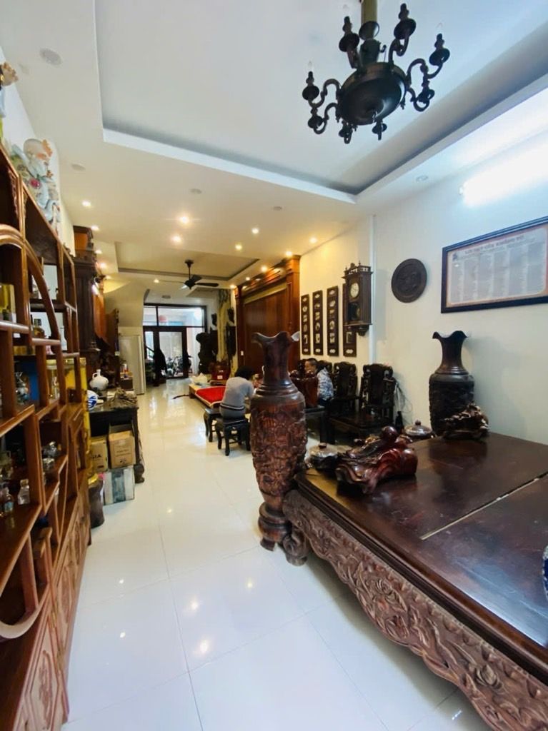 Bán nhà Tân Mai - diện tích 83m2 4 tầng - Ô tô đỗ cửa - giá 25 tỷ