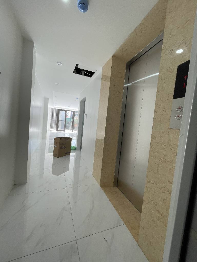 Bán nhà Cát Linh - diện tích 52m2 7 tầng - Mặt ngõ ô tô tránh - giá 26 tỷ