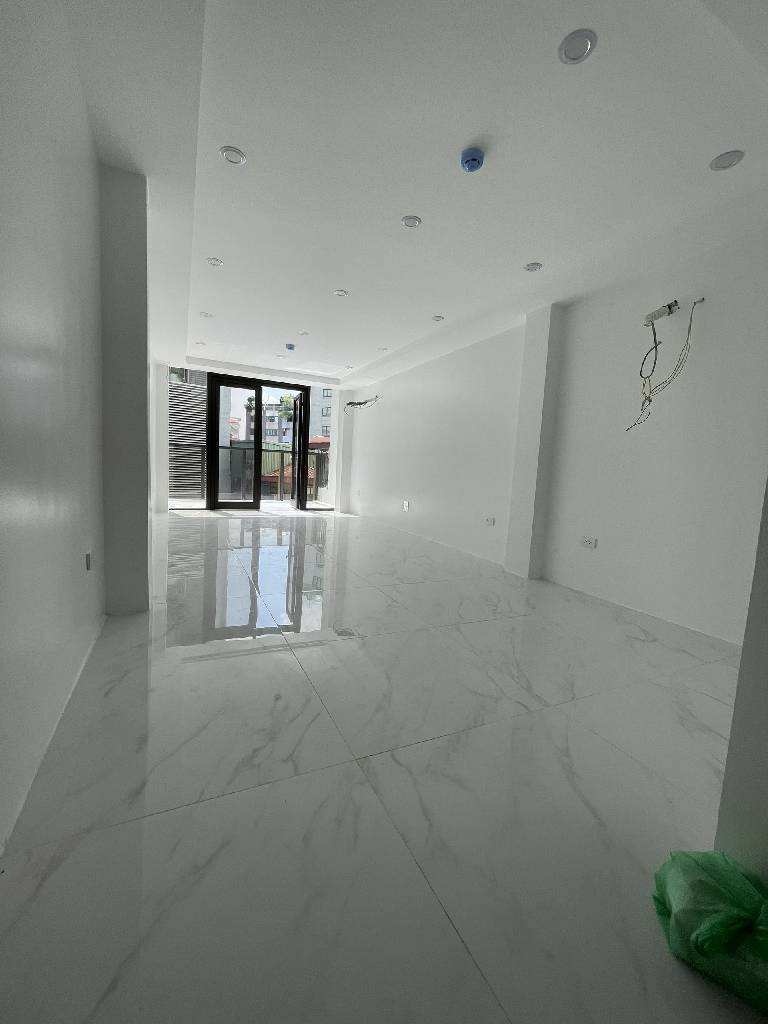 Bán nhà Cát Linh - diện tích 52m2 7 tầng - Mặt ngõ ô tô tránh - giá 26 tỷ