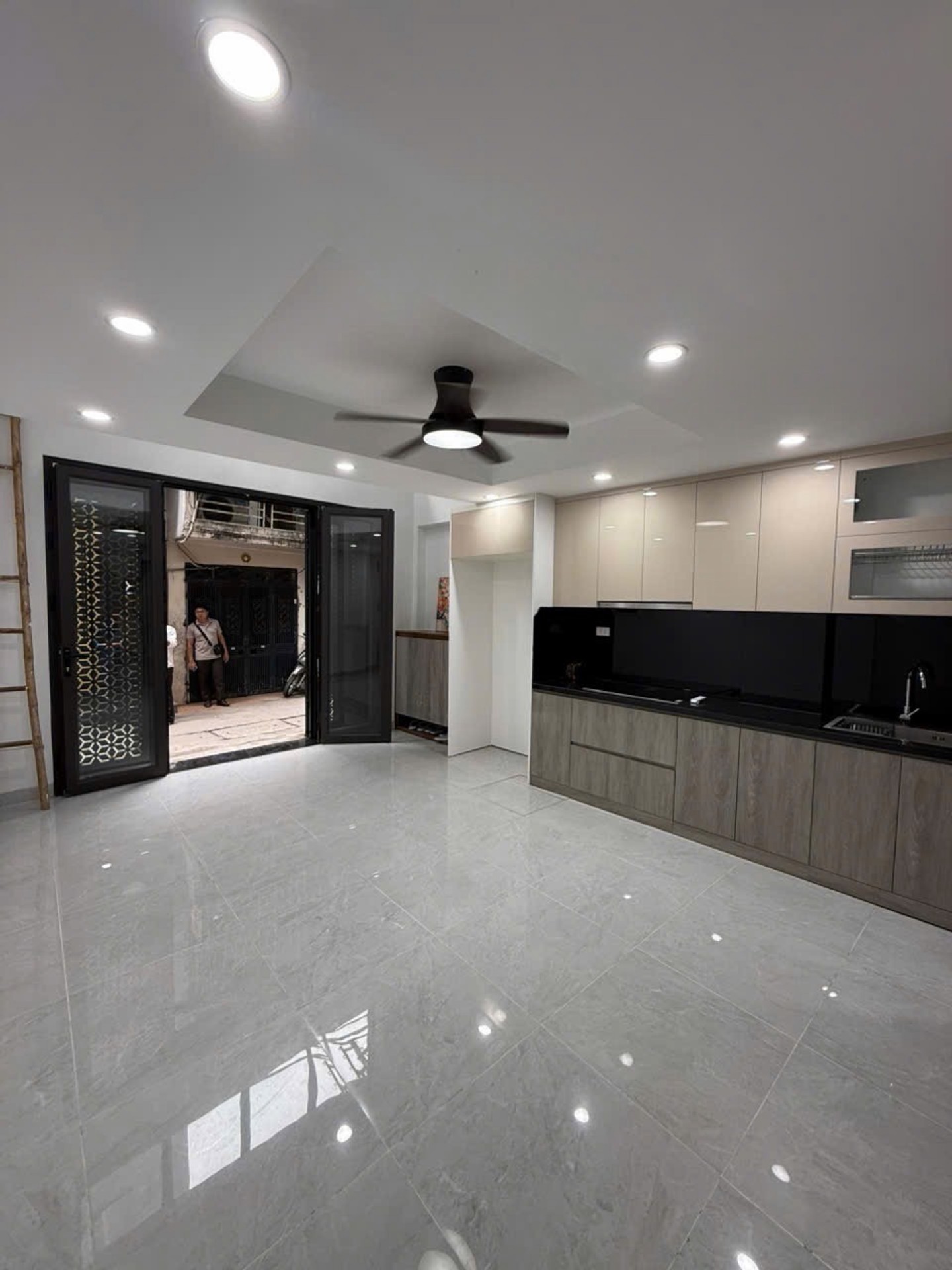 Bán nhà Bạch Mai - diện tích 39m2 6 tầng - Lô góc cực thoáng - giá 13,9 tỷ