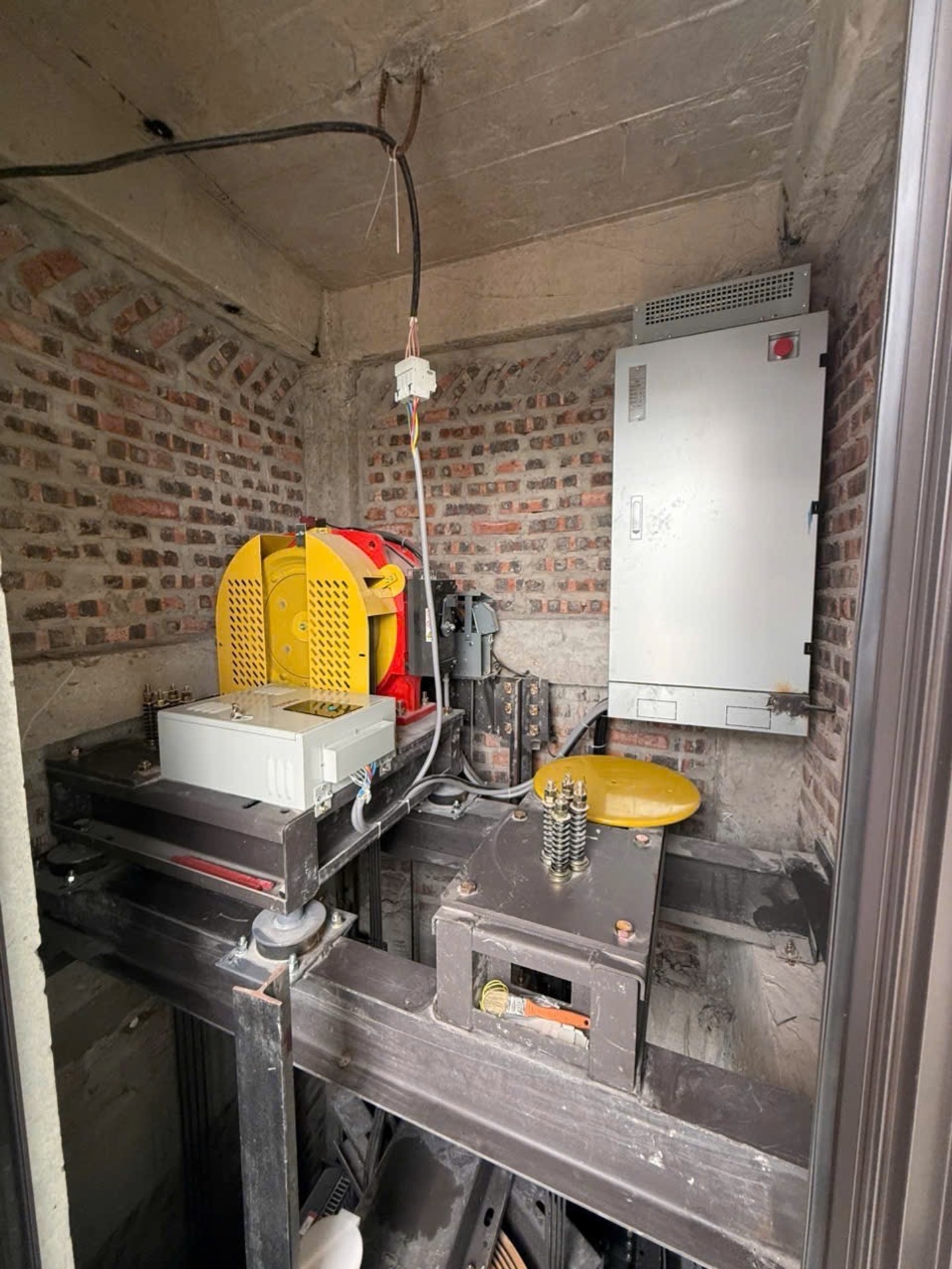 Bán nhà Bạch Mai - diện tích 39m2 6 tầng - Lô góc cực thoáng - giá 13,9 tỷ