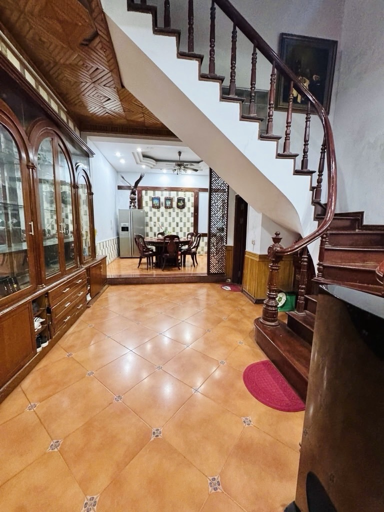 Bán nhà Nguyễn Bá Khoản - diện tích 84m2 4 tầng - ô tô tránh - giá 45,5 tỷ