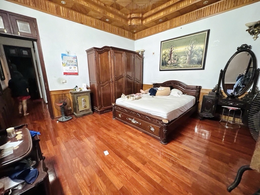 Bán nhà Nguyễn Bá Khoản - diện tích 84m2 4 tầng - ô tô tránh - giá 45,5 tỷ