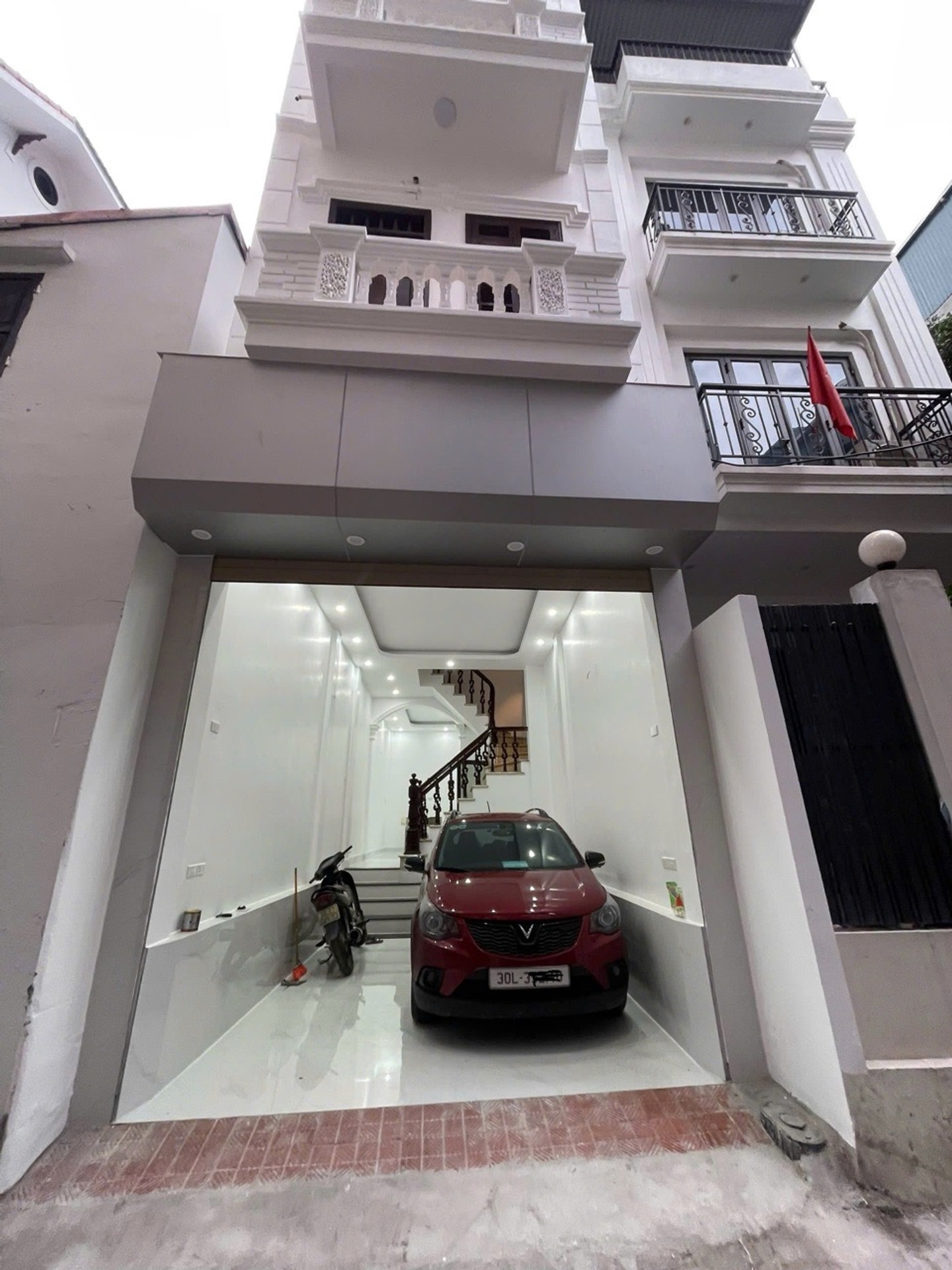Bán nhà Hoàng Mai - diện tích 45m2 4 tầng - Ô tô đỗ trong nhà - giá 12 tỷ