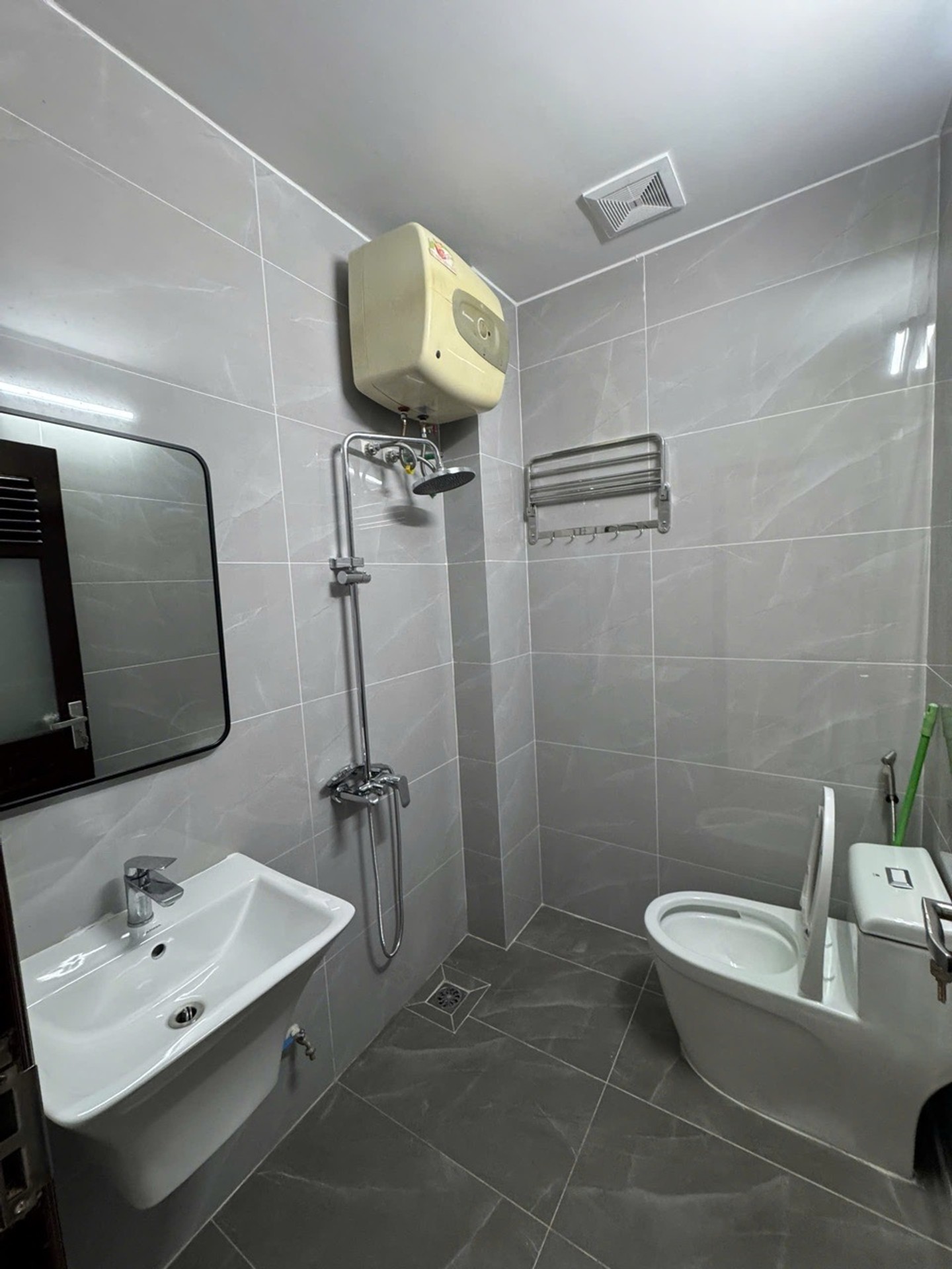 Bán nhà Hoàng Mai - diện tích 45m2 4 tầng - Ô tô đỗ trong nhà - giá 12 tỷ