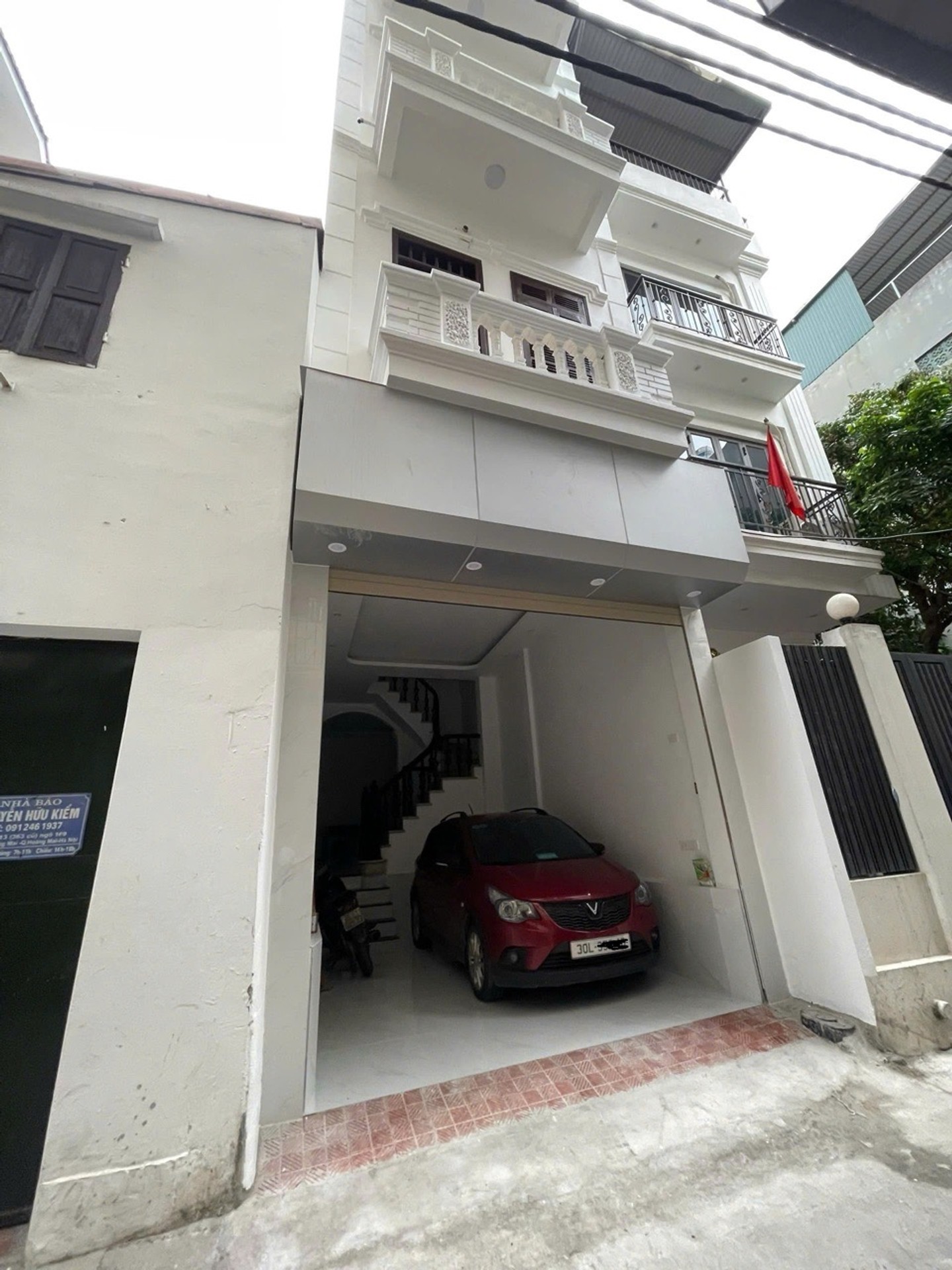 Bán nhà Hoàng Mai - diện tích 45m2 4 tầng - Ô tô đỗ trong nhà - giá 12 tỷ