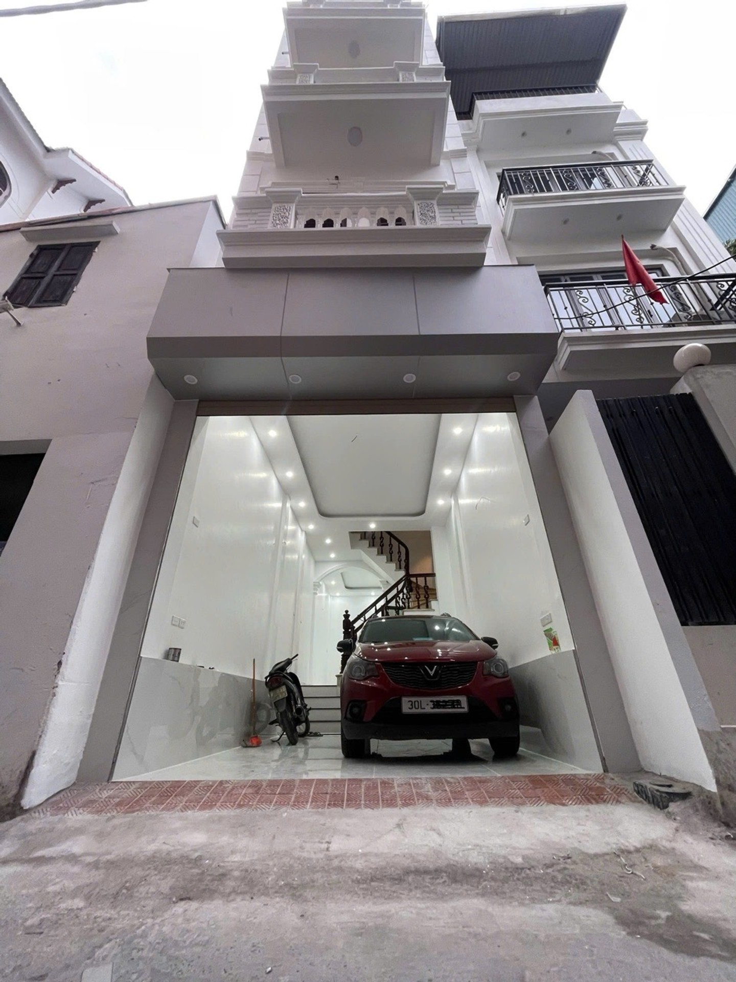Bán nhà Hoàng Mai - diện tích 45m2 4 tầng - Ô tô đỗ trong nhà - giá 12 tỷ