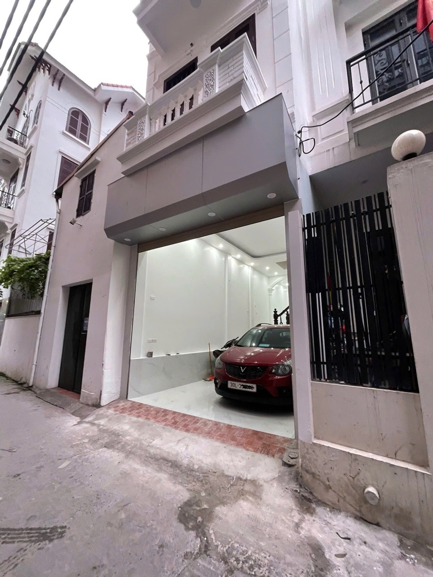 Bán nhà Hoàng Mai - diện tích 45m2 4 tầng - Ô tô đỗ trong nhà - giá 12 tỷ