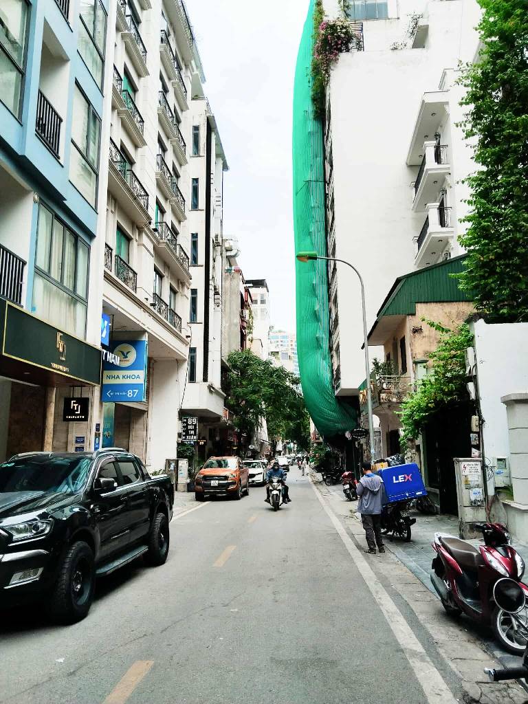 Bán nhà Bùi Thị Xuân - diện tích 229m2 12 tầng - Ô tô tránh - giá 210 tỷ