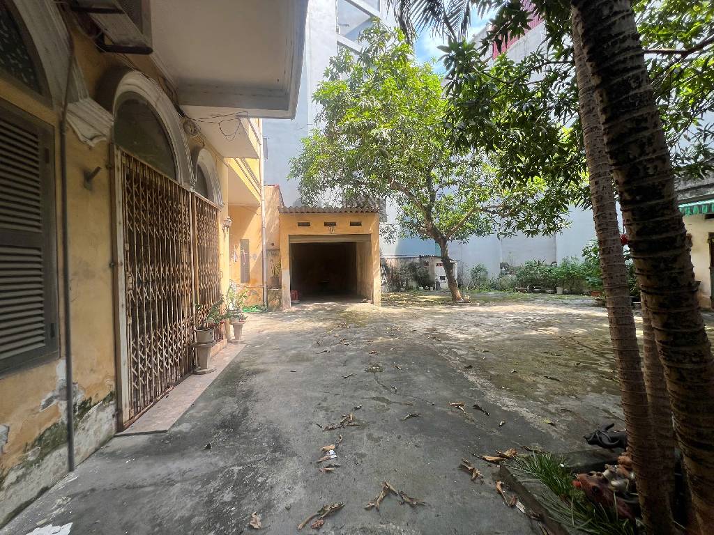 Bán nhà Vương Thừa Vũ - diện tích 136.1m2 1 tầng - Ô TÔ 7 CHỖ VÀO NHÀ - giá 43,5 tỷ