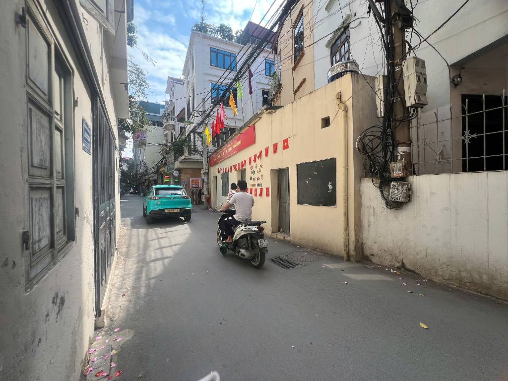 Bán nhà Vương Thừa Vũ - diện tích 136.1m2 1 tầng - Ô TÔ 7 CHỖ VÀO NHÀ - giá 43,5 tỷ