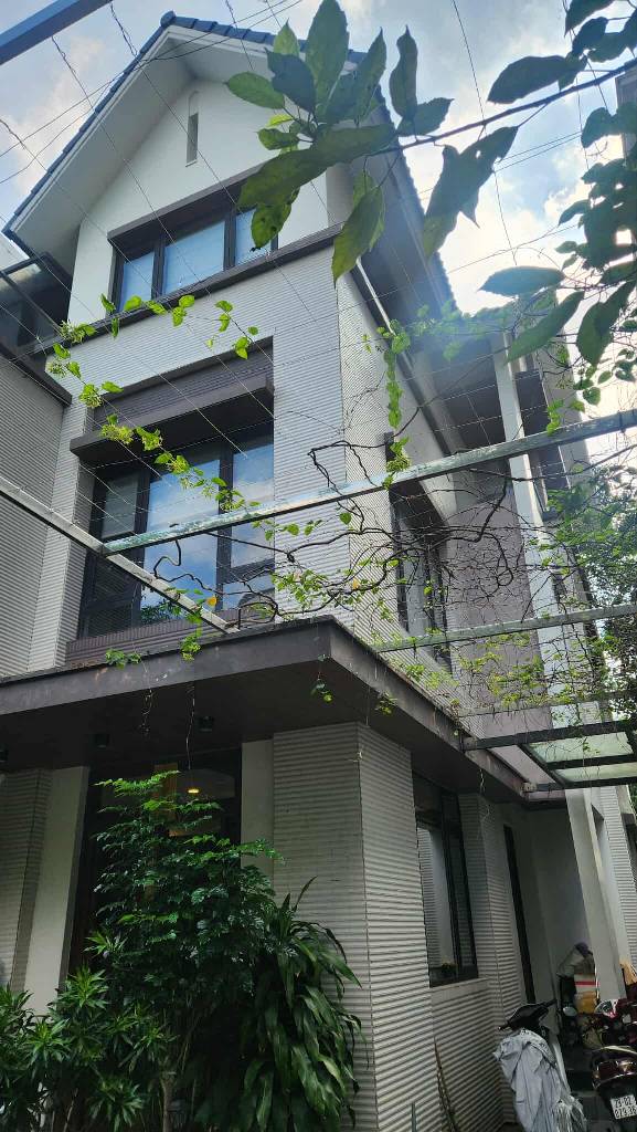 Bán nhà Tây Nam Linh Đàm - diện tích 200m2 4 tầng - Biệt thự cao cấp sân vườn - giá 73 tỷ