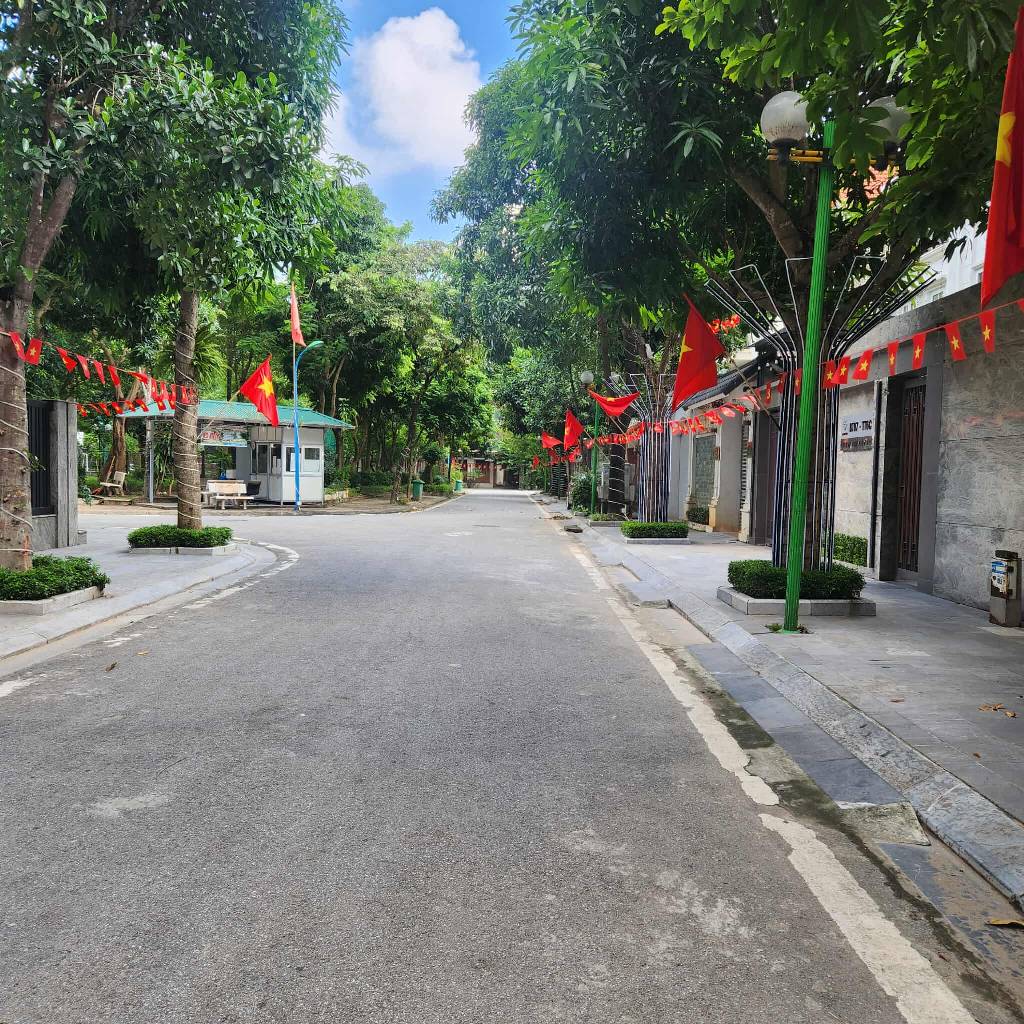 Bán nhà Tây Nam Linh Đàm - diện tích 200m2 4 tầng - Biệt thự cao cấp sân vườn - giá 73 tỷ