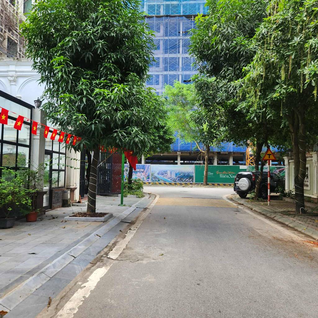 Bán nhà Tây Nam Linh Đàm - diện tích 200m2 4 tầng - Biệt thự cao cấp sân vườn - giá 73 tỷ