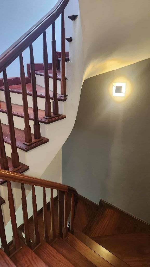 Bán nhà Tây Nam Linh Đàm - diện tích 200m2 4 tầng - Biệt thự cao cấp sân vườn - giá 73 tỷ