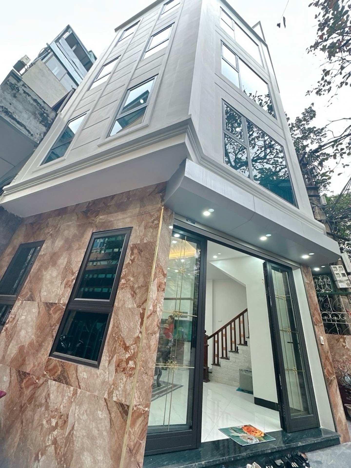 Bán nhà Kim Ngưu - diện tích 34m2 5 tầng - Ô tô tránh - giá 10,5 tỷ
