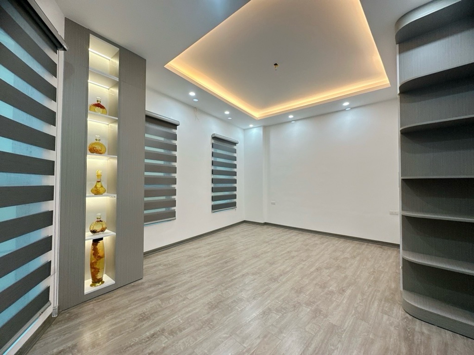 Bán nhà Kim Ngưu - diện tích 34m2 5 tầng - Ô tô tránh - giá 10,5 tỷ