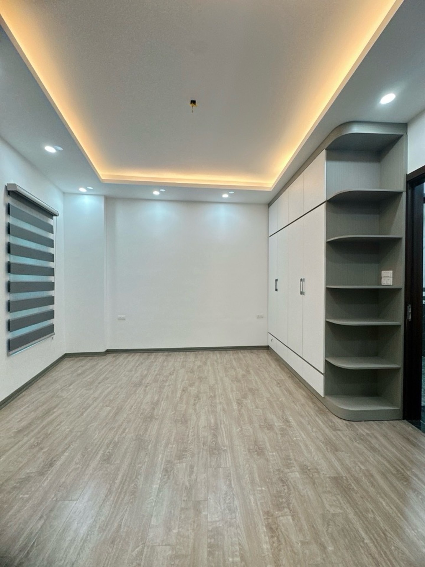 Bán nhà Kim Ngưu - diện tích 34m2 5 tầng - Ô tô tránh - giá 10,5 tỷ