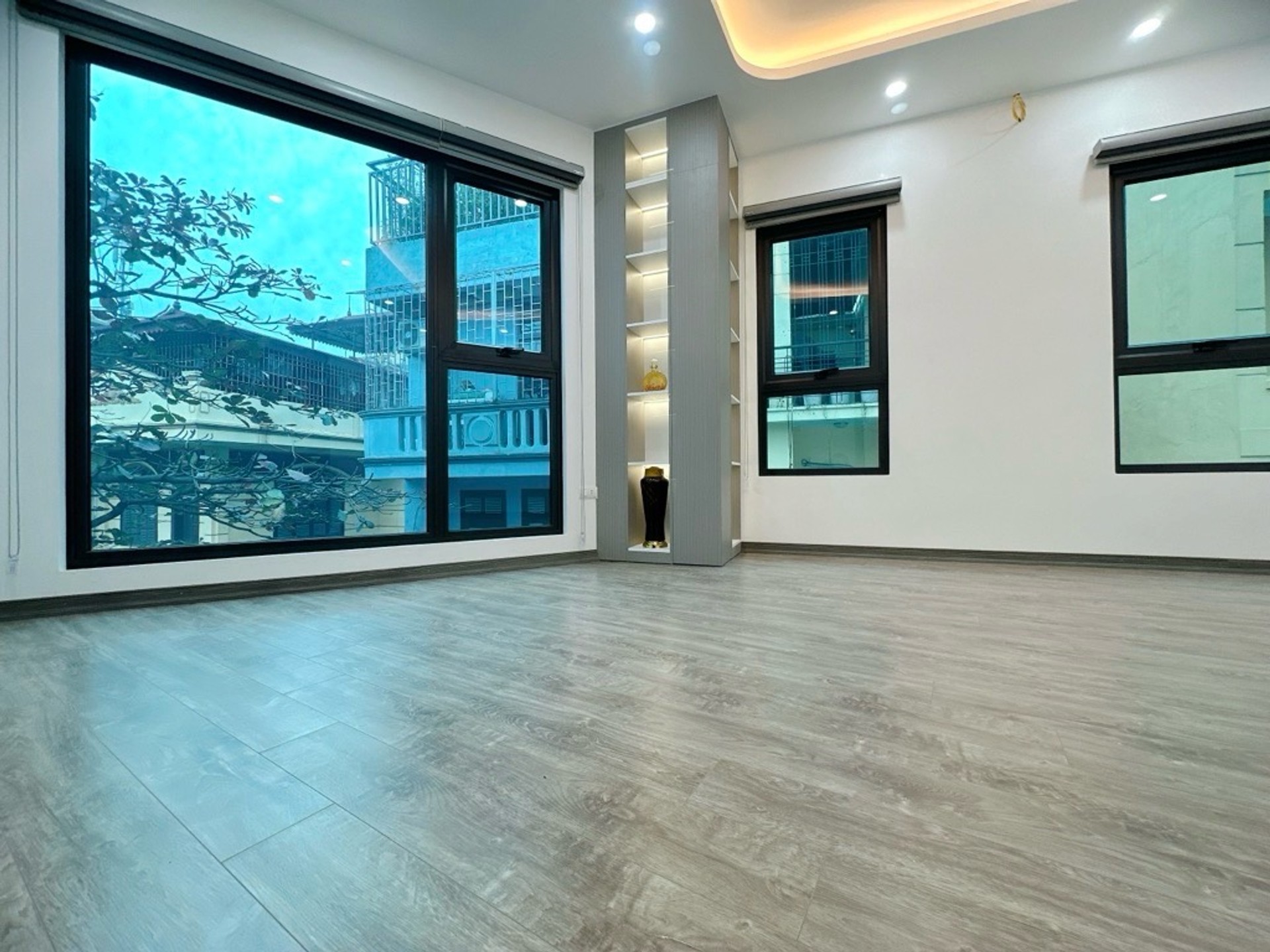 Bán nhà Kim Ngưu - diện tích 34m2 5 tầng - Ô tô tránh - giá 10,5 tỷ