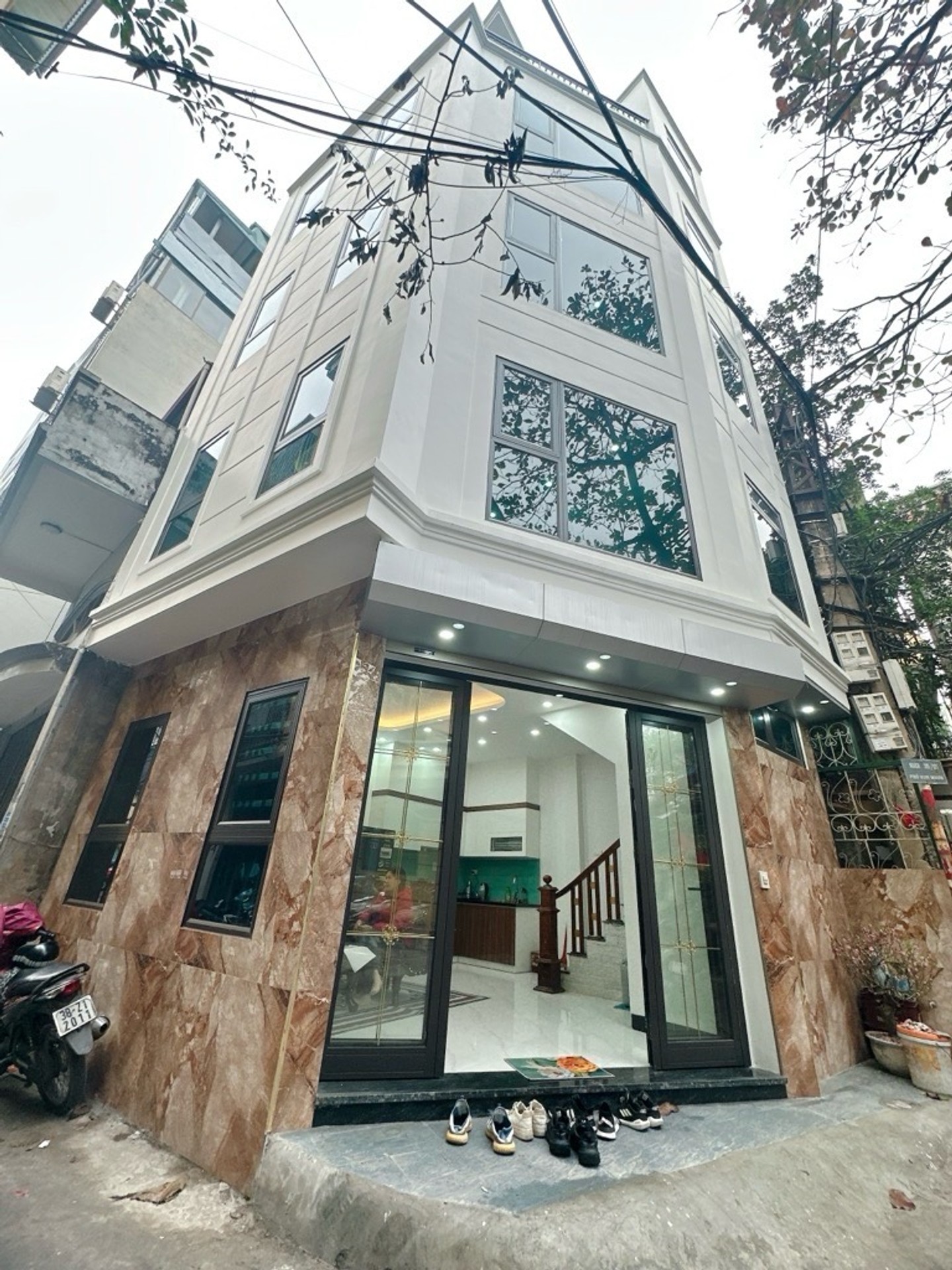 Bán nhà Kim Ngưu - diện tích 34m2 5 tầng - Ô tô tránh - giá 10,5 tỷ