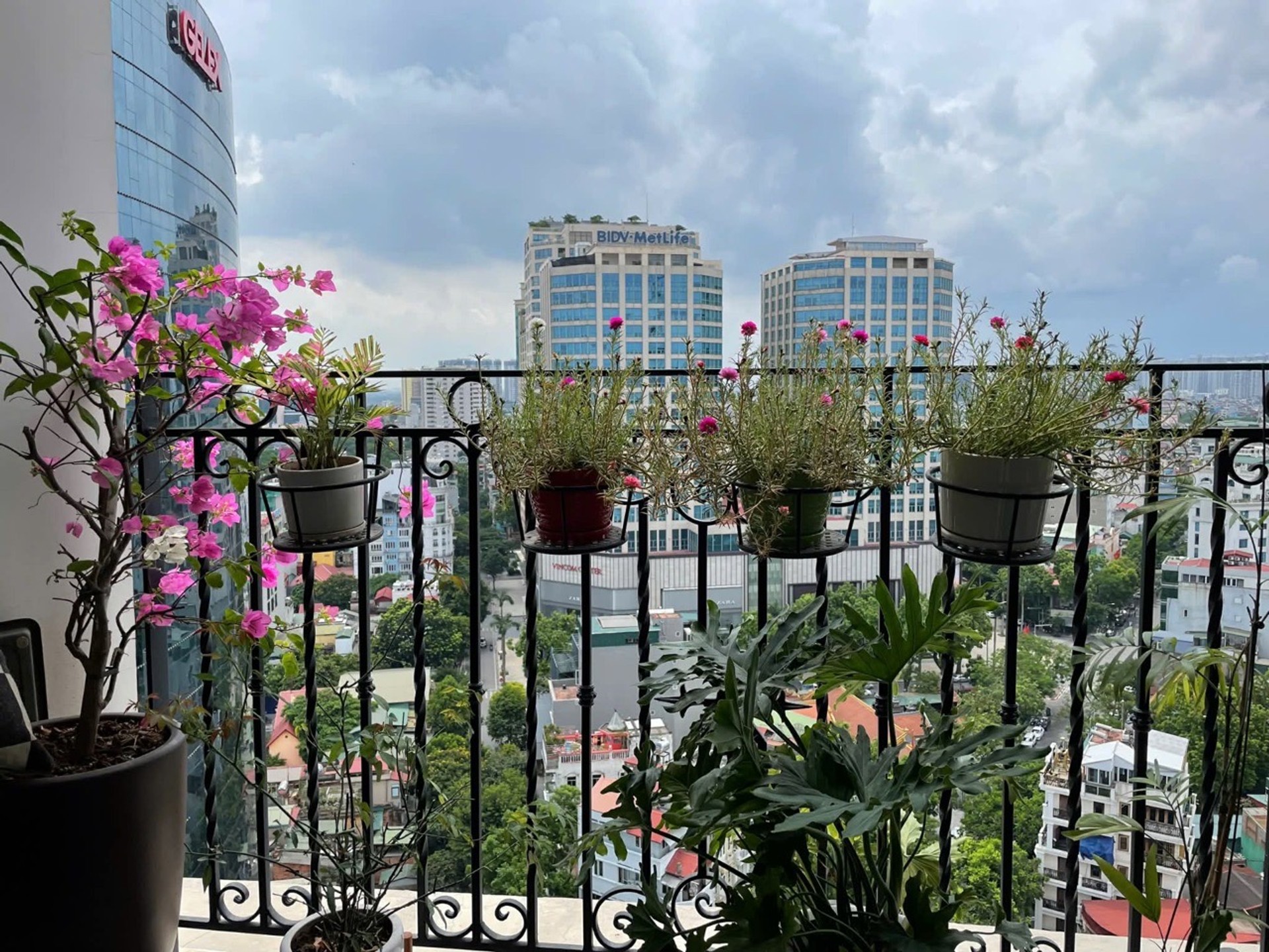 Bán nhà Lê Đại Hành - diện tích 95m2 17 tầng - Lô góc, view Vincom Bà Triệu - giá 21,8 tỷ