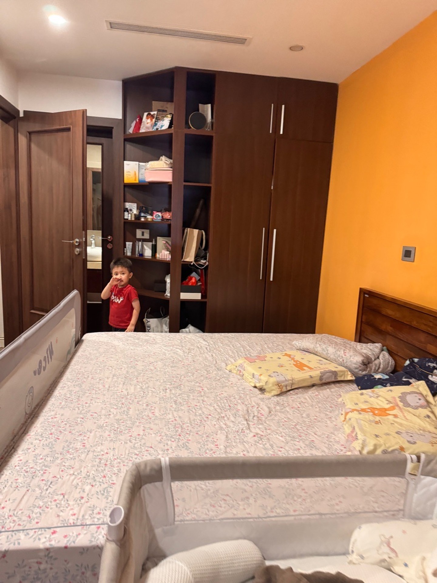 Bán nhà Lê Đại Hành - diện tích 95m2 17 tầng - Lô góc, view Vincom Bà Triệu - giá 21,8 tỷ