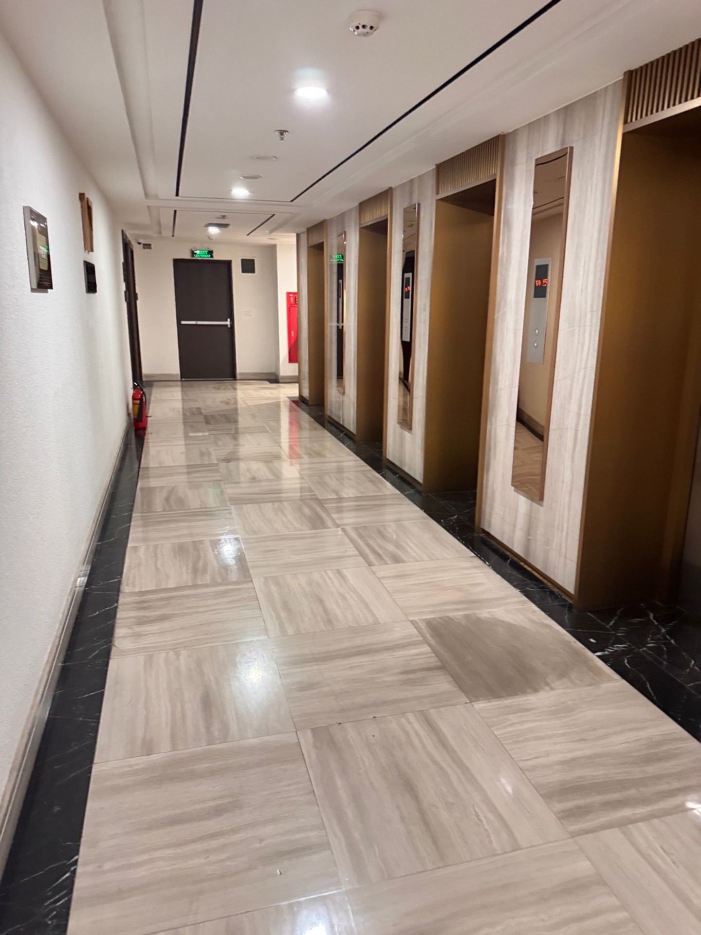 Bán nhà Lê Đại Hành - diện tích 95m2 17 tầng - Lô góc, view Vincom Bà Triệu - giá 21,8 tỷ