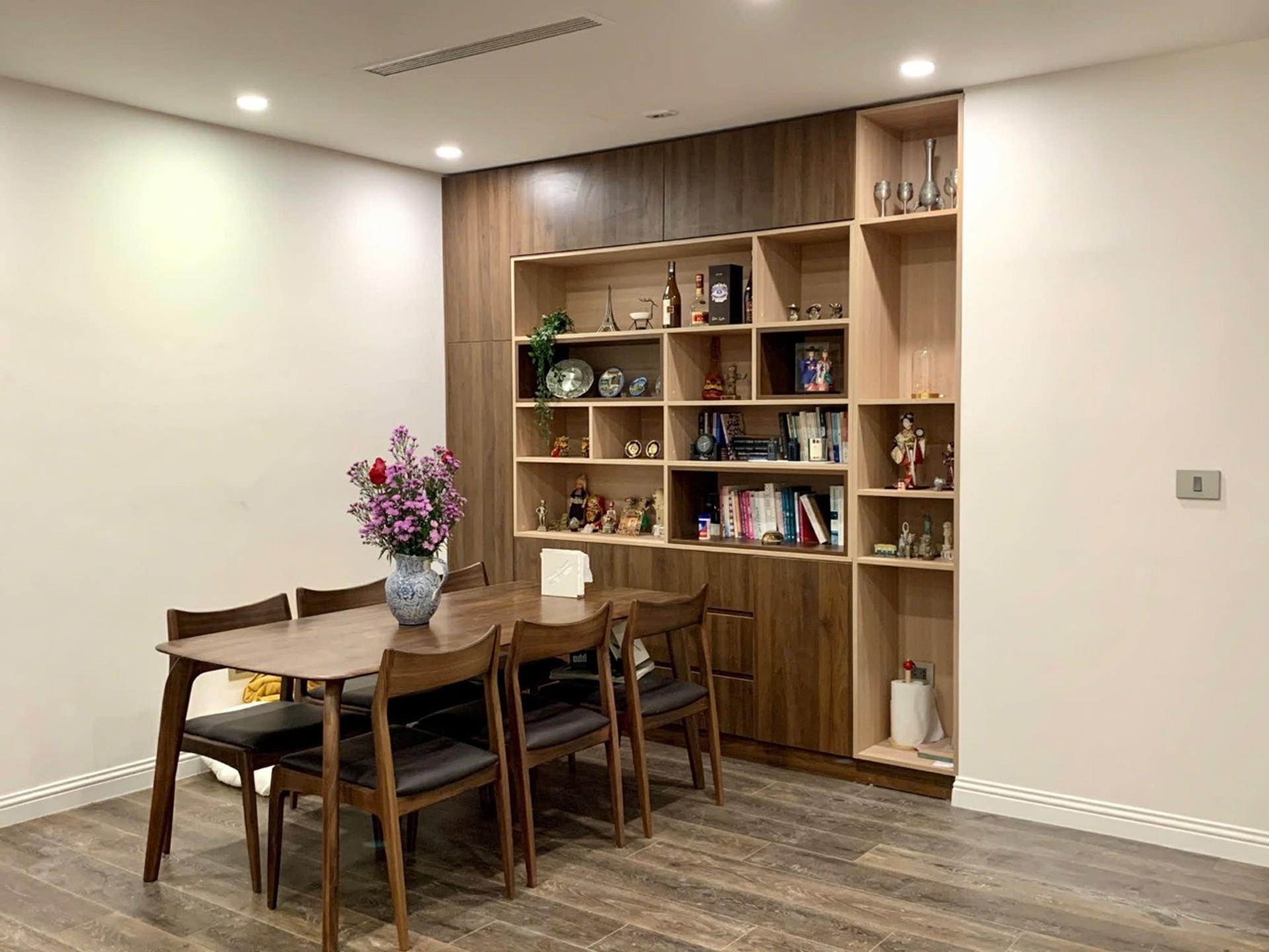 Bán nhà Lê Đại Hành - diện tích 95m2 17 tầng - Lô góc, view Vincom Bà Triệu - giá 21,8 tỷ