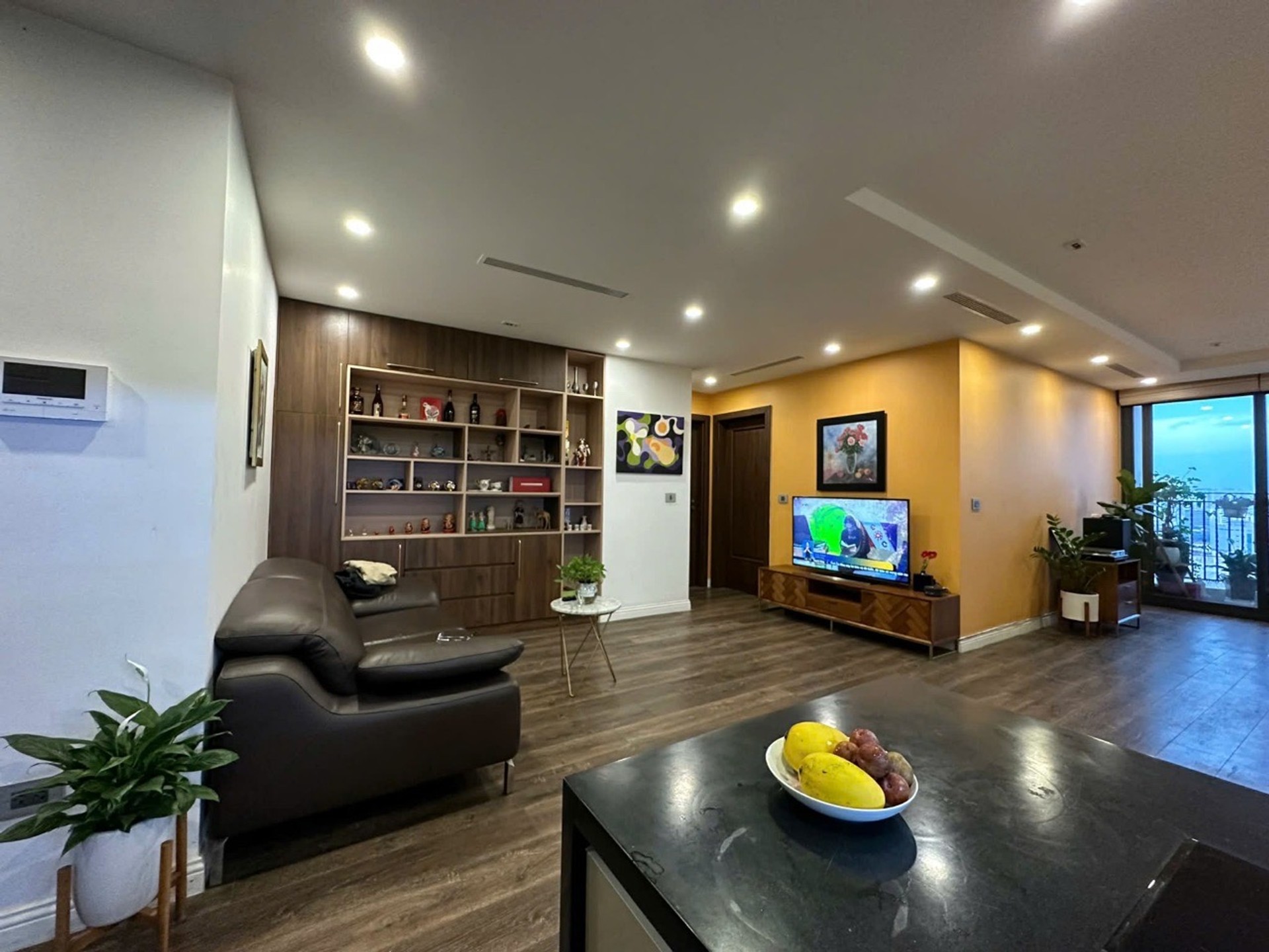 Bán nhà Lê Đại Hành - diện tích 95m2 17 tầng - Lô góc, view Vincom Bà Triệu - giá 21,8 tỷ