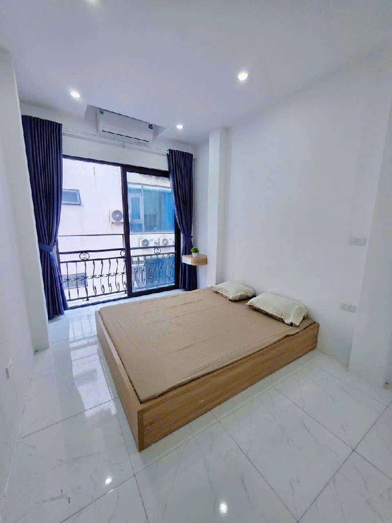 Bán nhà Đê la thành - diện tích 75m2 9 tầng - Mặt phố - giá 30,5 tỷ