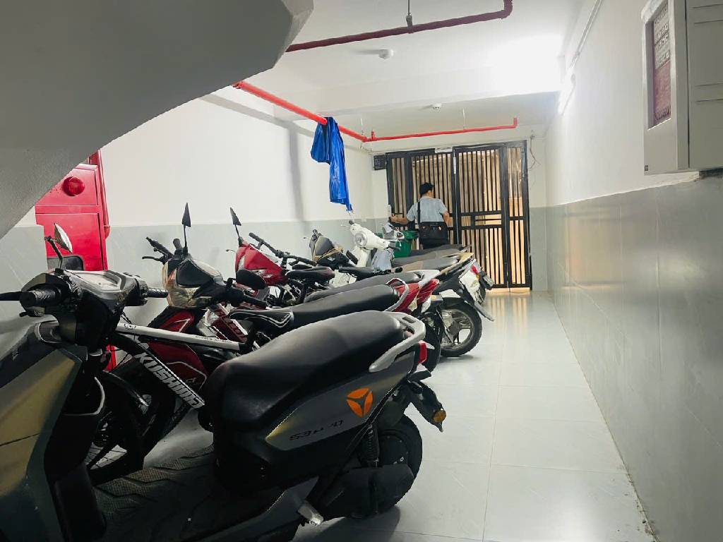 Bán nhà Đê la thành - diện tích 75m2 9 tầng - Mặt phố - giá 30,5 tỷ