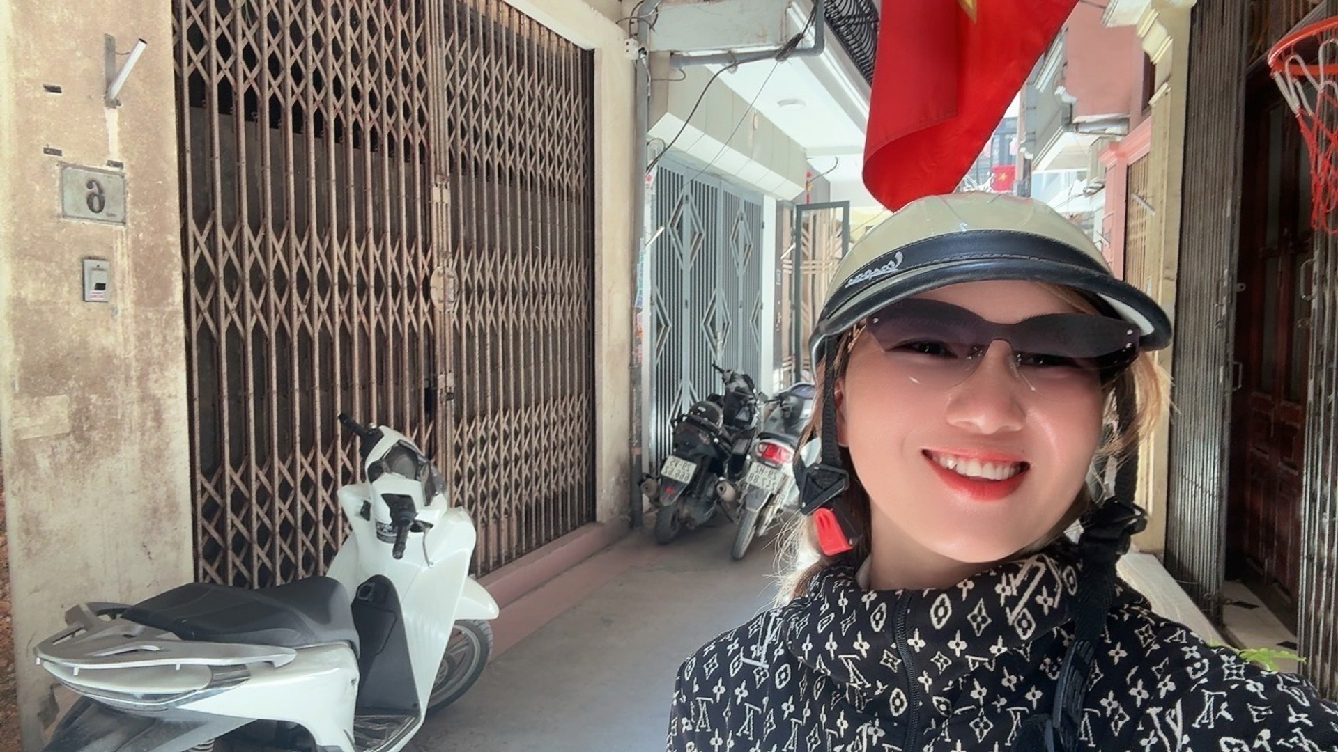Bán nhà Nguyễn Phúc Lai - diện tích 43m2 4 tầng - ô tô vào nhà - giá 17,9 tỷ