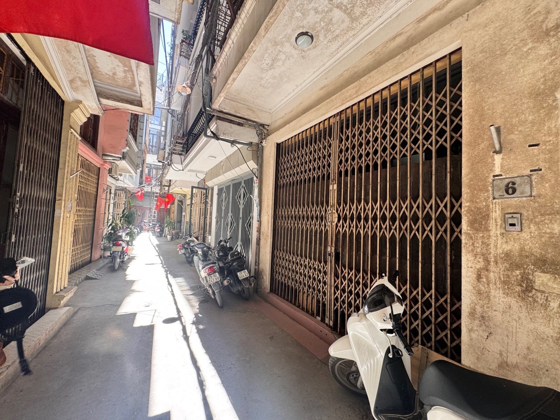 Bán nhà Nguyễn Phúc Lai - diện tích 43m2 4 tầng - ô tô vào nhà - giá 17,9 tỷ