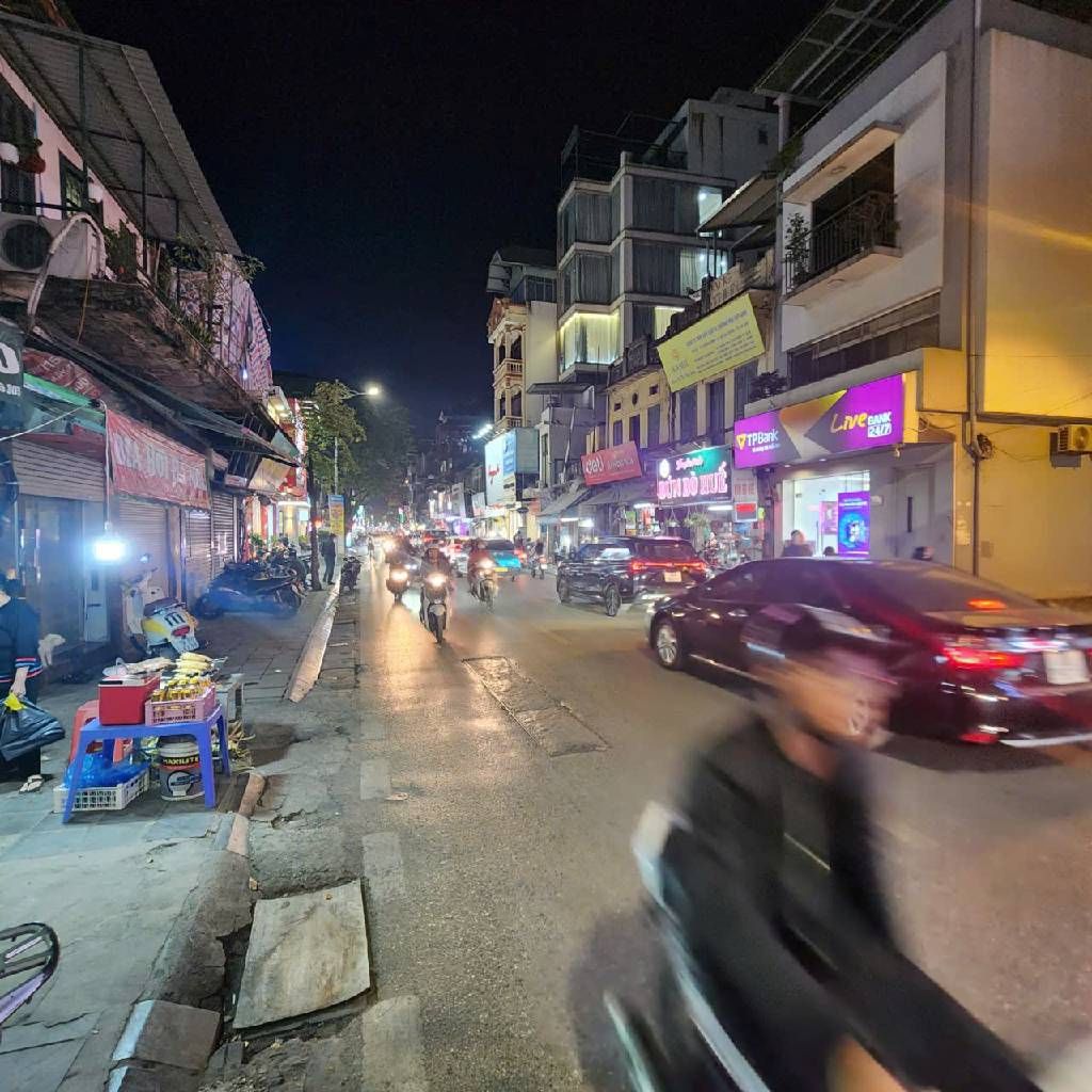 Bán nhà Trương Định - diện tích 199m2 2 tầng - Mặt phố - giá 130 tỷ