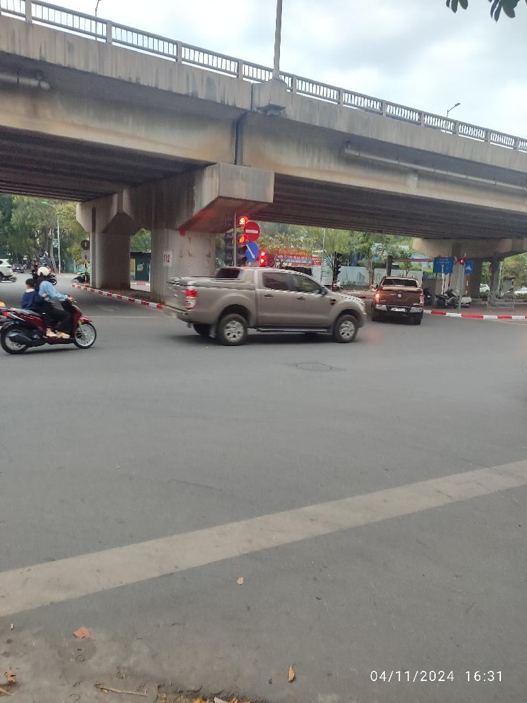 Bán nhà Ngõ 2 ô tô tránh - diện tích 153.6m2 3 tầng - Lô góc 2 mặt thoáng - giá 51 tỷ