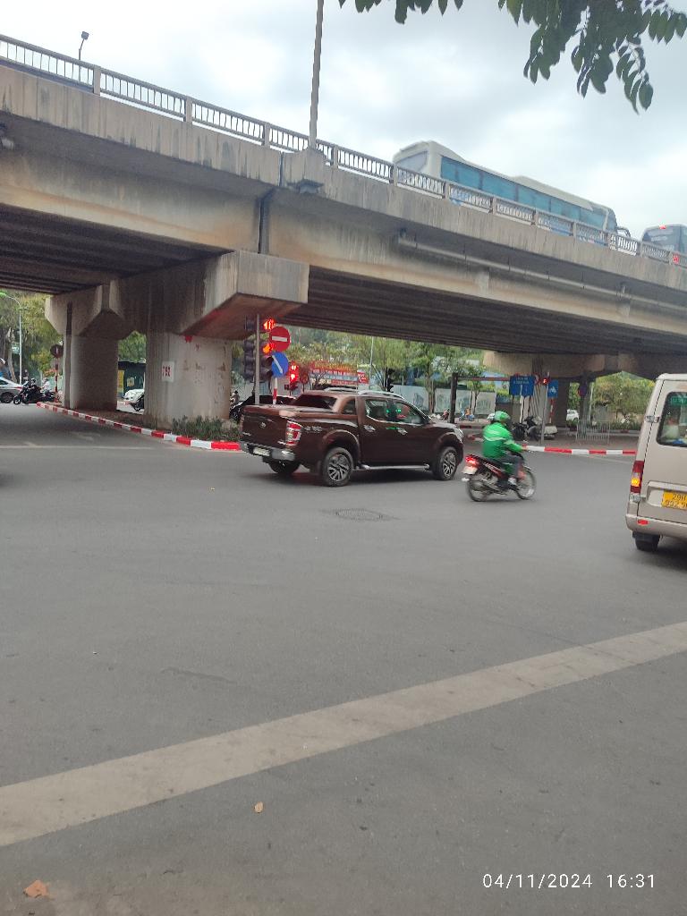 Bán nhà Ngõ 2 ô tô tránh - diện tích 153.6m2 3 tầng - Lô góc 2 mặt thoáng - giá 51 tỷ