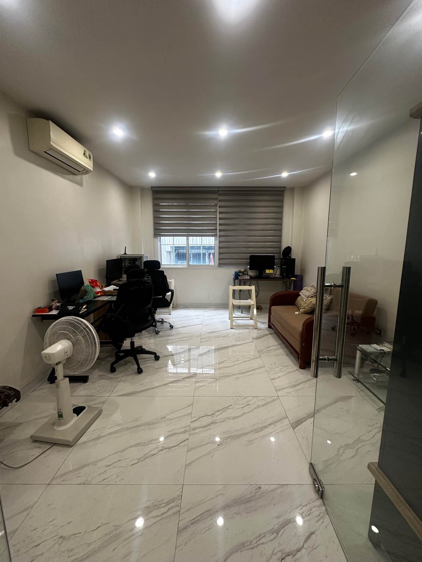 Bán nhà Kim Đồng - diện tích 56.3m2 6 tầng - ô tô vào nhà - giá 26 tỷ