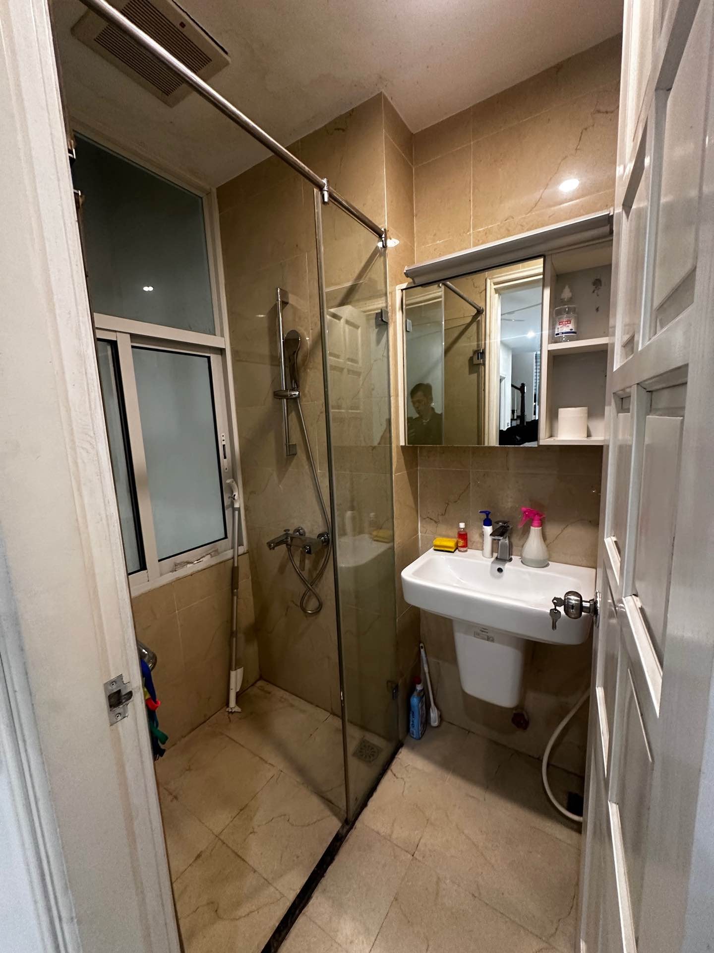 Bán nhà Kim Đồng - diện tích 56.3m2 6 tầng - ô tô vào nhà - giá 26 tỷ