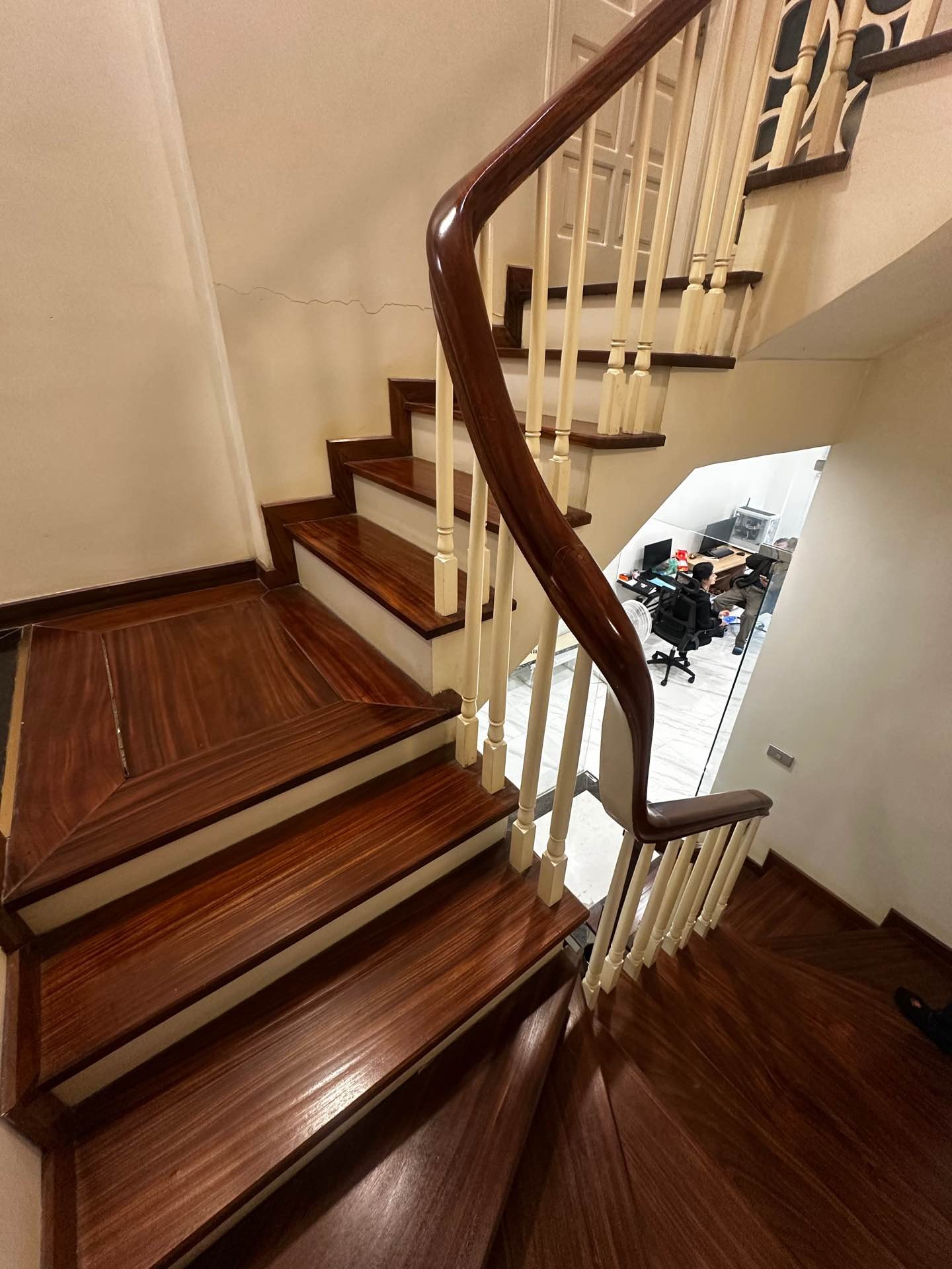 Bán nhà Kim Đồng - diện tích 56.3m2 6 tầng - ô tô vào nhà - giá 26 tỷ