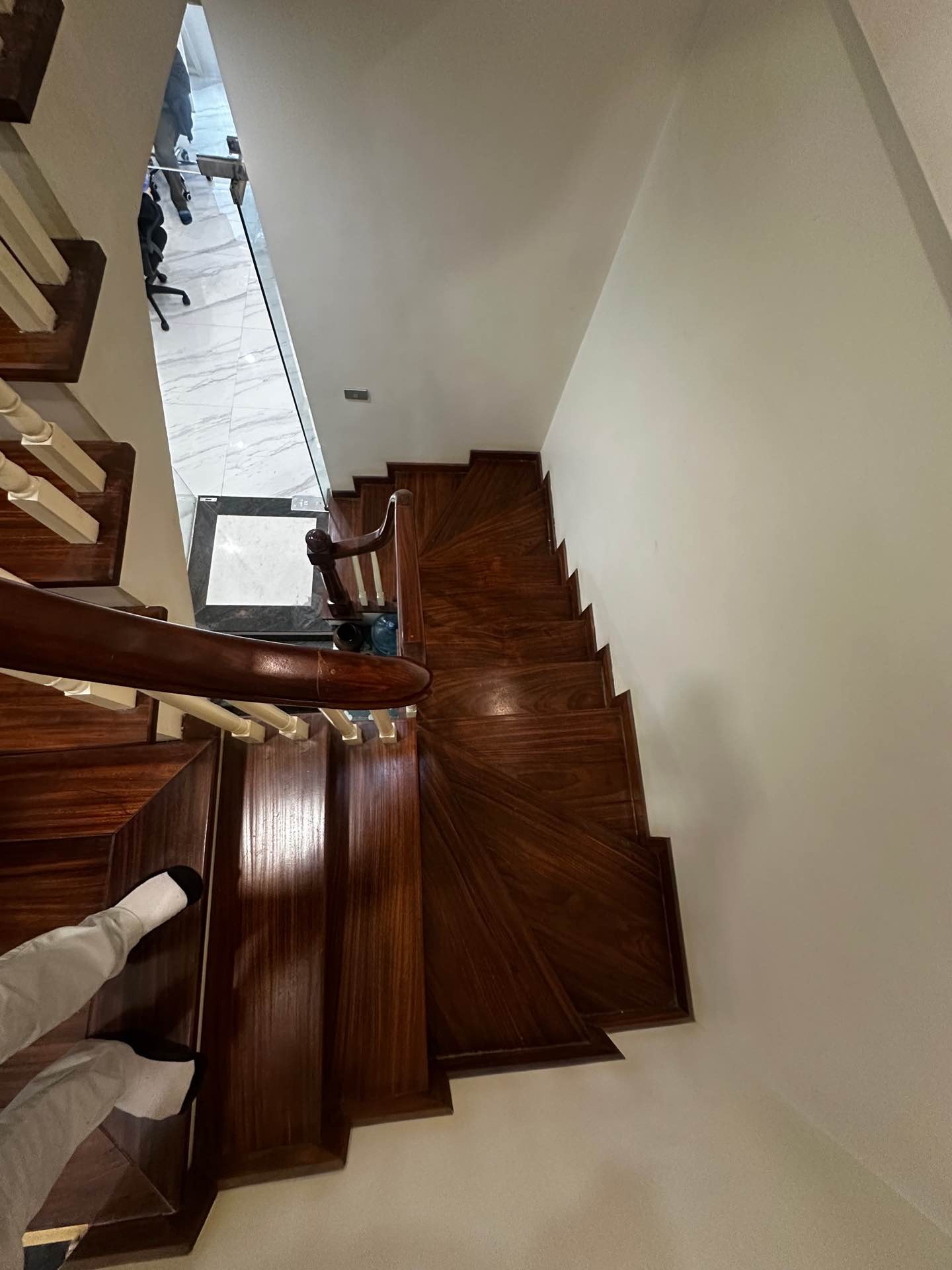 Bán nhà Kim Đồng - diện tích 56.3m2 6 tầng - ô tô vào nhà - giá 26 tỷ